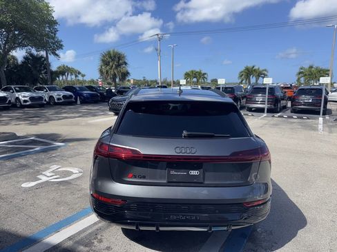 Used 2024 Audi Q8 e-tron Prestige image 5