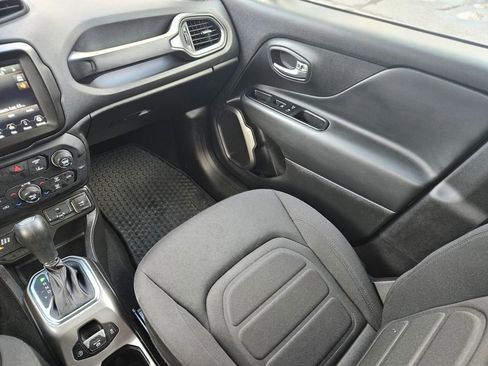 Used 2022 Jeep Renegade Latitude w/ Convenience Group image 13
