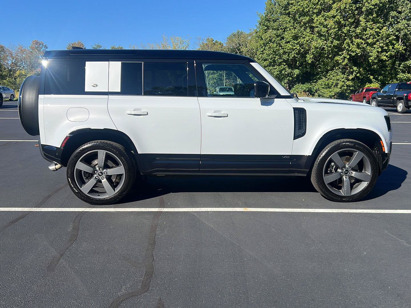 Used 2023 Land Rover Defender 110 V8 AWD/4WD image 6