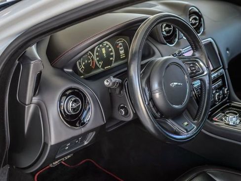 Used 2016 Jaguar XJ image 27