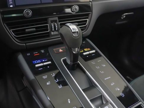 Certified 2026 Porsche Macan GTS AWD/4WD image 33