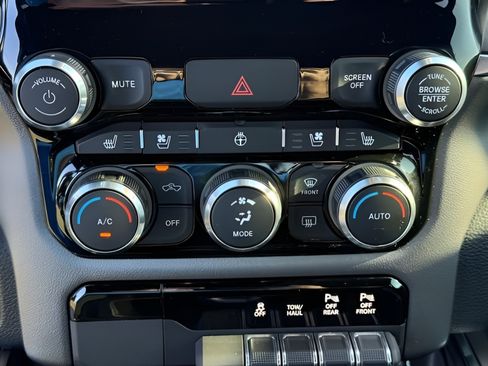 Used 2022 RAM 1500 Laramie AWD/4WD image 23
