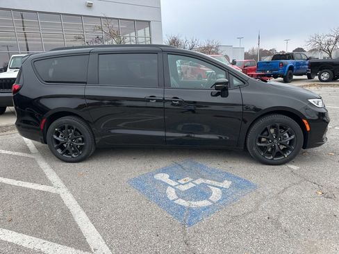 New 2026 Chrysler Pacifica Select image 33