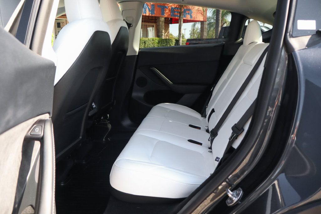 Used 2025 Tesla Model Y Long Range RWD image 29