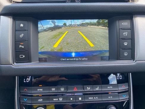 Used 2018 Jaguar XF Prestige image 14