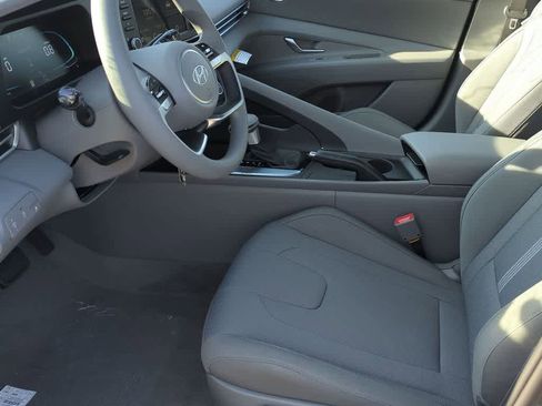 New 2026 Hyundai Elantra SE FWD image 16