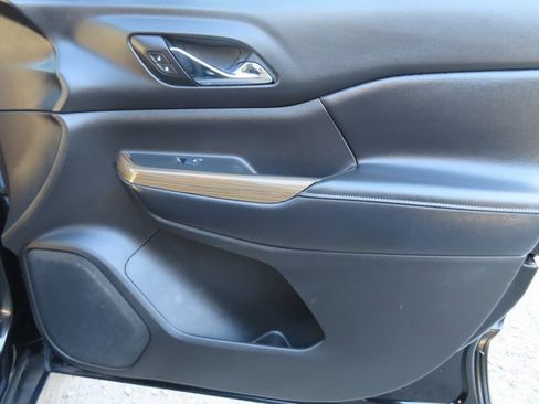 Used 2017 GMC Acadia SLE image 36