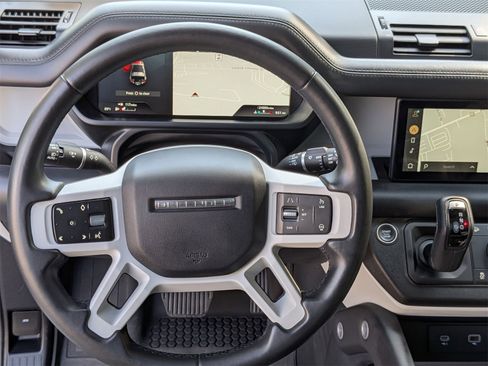 Used 2023 Land Rover Defender 90 S image 29