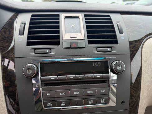 Used 2009 Cadillac DTS w/ Trunk Convenience Package FWD image 22