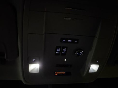 Used 2019 GMC Yukon XL SLT AWD/4WD image 24