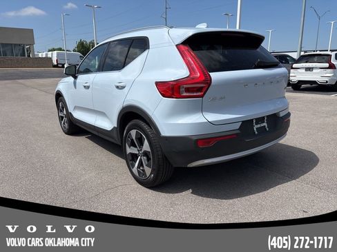 Used 2025 Volvo XC40 B5 Plus image 3