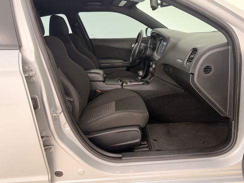 Used 2019 Dodge Charger R/T w/ Blacktop Package image 28