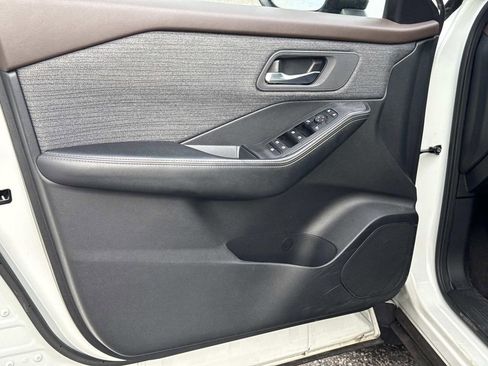 Certified 2023 Nissan Rogue SV image 17