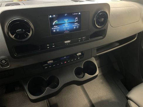 Used 2024 Mercedes-Benz Sprinter 2500 image 27