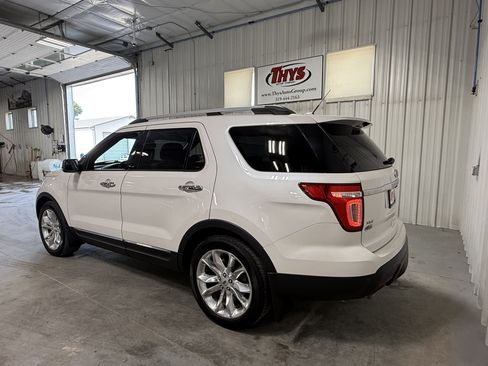 Used 2015 Ford Explorer XLT AWD/4WD image 12
