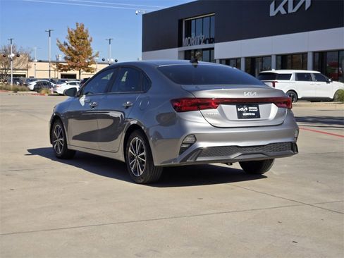 Certified 2022 Kia Forte LXS image 3