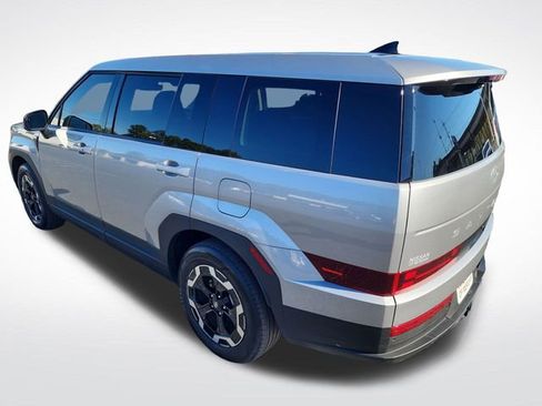 Used 2025 Hyundai Santa Fe SE image 3