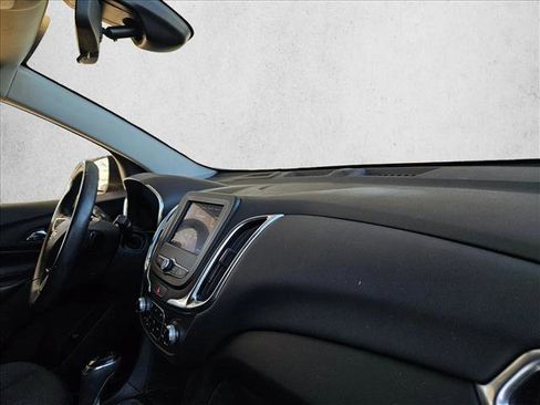 Used 2021 Chevrolet Equinox LT image 19