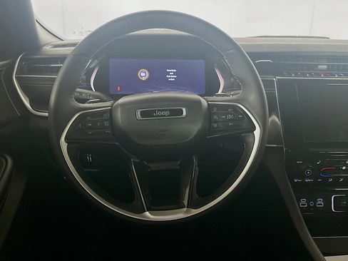 Used 2023 Jeep Grand Cherokee L Laredo image 18