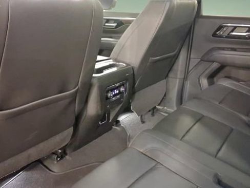 Used 2025 Chevrolet Tahoe LT AWD/4WD image 23