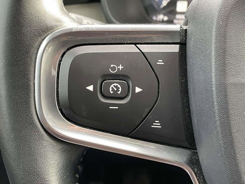 Used 2019 Volvo XC40 T5 Inscription image 10