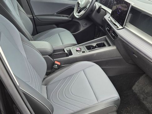 Used 2025 Volkswagen Tiguan SE w/ Panoramic Sunroof Package AWD/4WD image 7