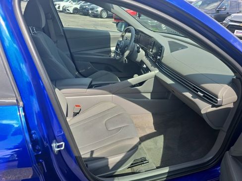 Used 2022 Hyundai Elantra SEL w/ Convenience Package image 12