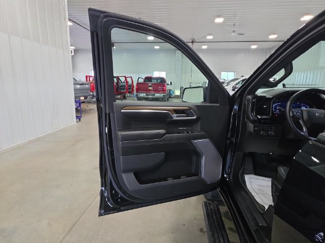 Used 2024 Chevrolet Silverado 1500 High Country w/ High Country Premium Package AWD/4WD image 24