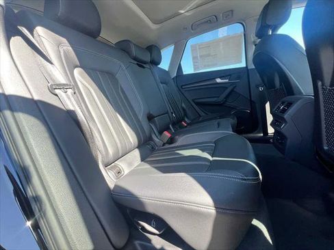 Used 2024 Audi Q5 2.0T Premium w/ Convenience Package image 14