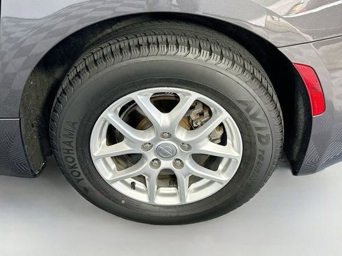 Used 2020 Chrysler Voyager LX image 30