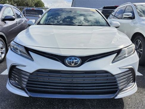Used 2021 Toyota Camry LE image 2