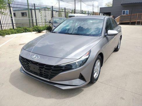 Used 2023 Hyundai Elantra SE image 1