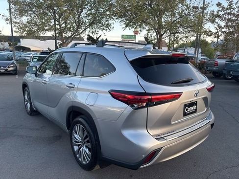 Used 2020 Toyota Highlander Platinum AWD/4WD image 6