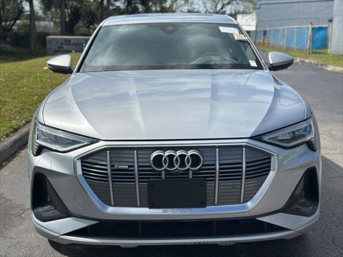 Used 2023 Audi e-tron Premium Plus w/ Premium Plus Package image 3