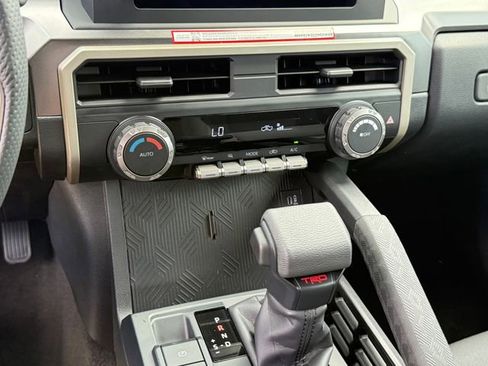 Used 2025 Toyota Tacoma TRD Off-Road AWD/4WD image 20