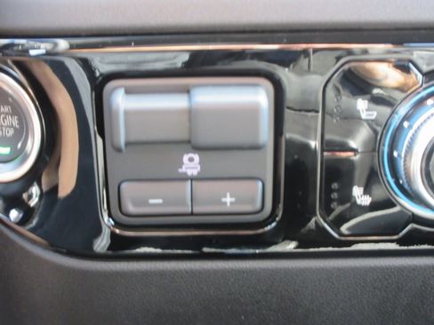 New 2025 GMC Sierra 2500 SLE w/ SLE Value Package; image 20