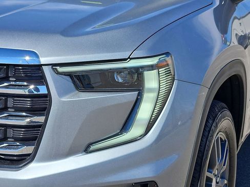 Used 2025 GMC Acadia Elevation image 9