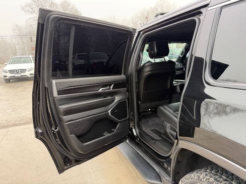 Used 2022 Jeep Wagoneer Series I AWD/4WD image 25
