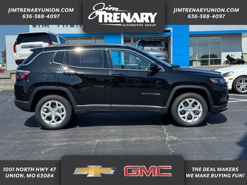 Used 2024 Jeep Compass Latitude w/ Convenience Group AWD/4WD image 1
