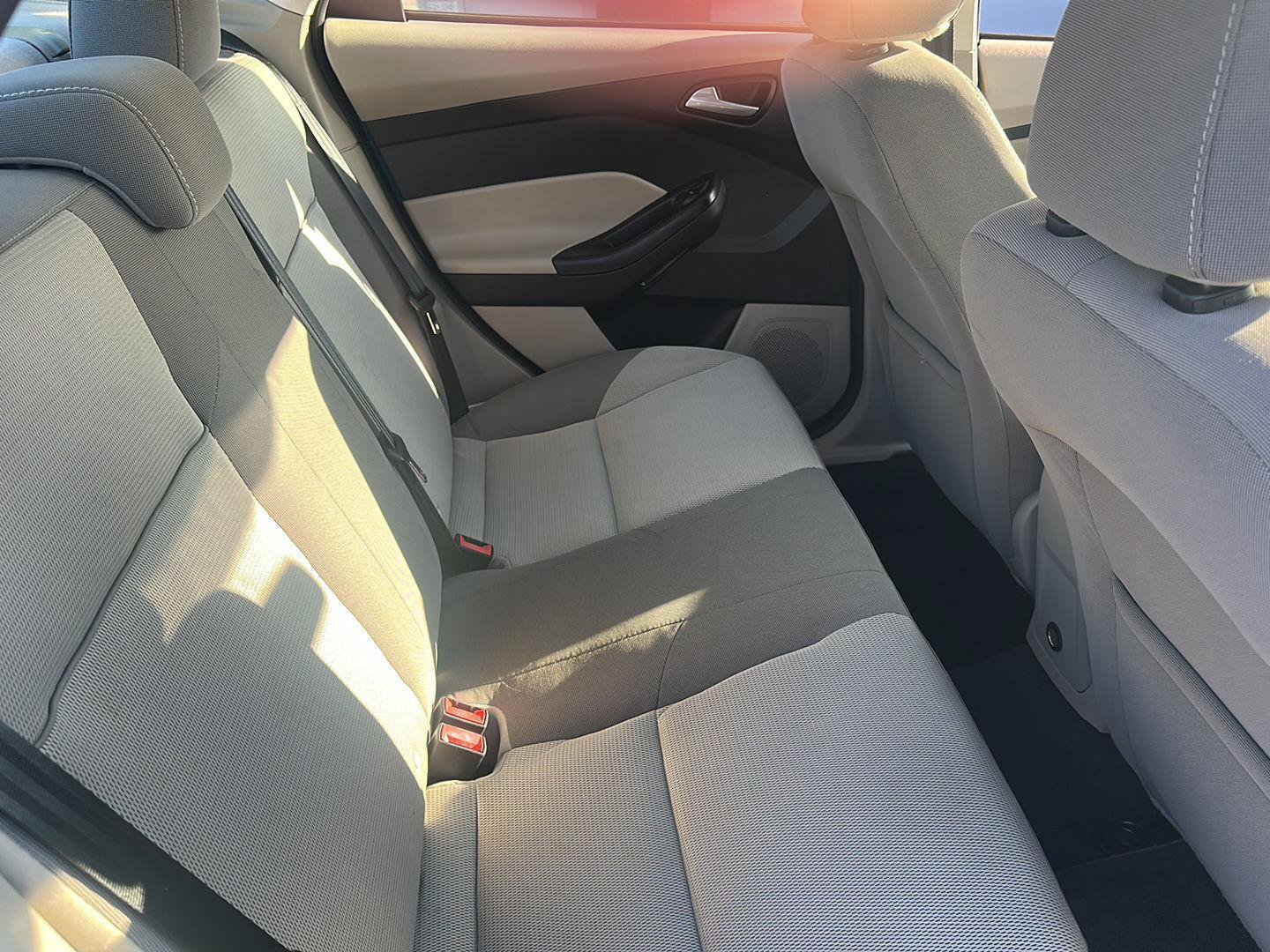 Used 2014 Ford Focus SE FWD image 6
