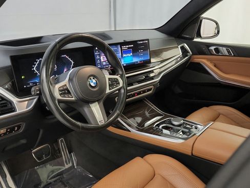 Used 2023 BMW X7 xDrive40i w/ M Sport Package AWD/4WD image 16