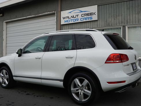 Used 2014 Volkswagen Touareg TDI image 19