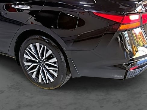 Certified 2024 Nissan Altima 2.5 SV image 9