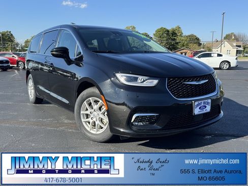 Used 2024 Chrysler Pacifica Touring-L image 1