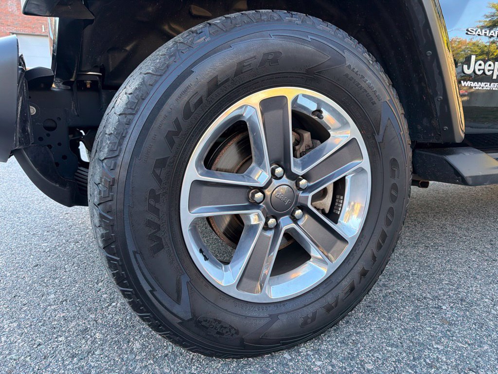 Used 2021 Jeep Wrangler Unlimited Sahara w/ Cold Weather Group AWD/4WD image 11
