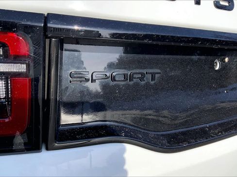 Used 2023 Land Rover Discovery Sport SE R-Dynamic image 10