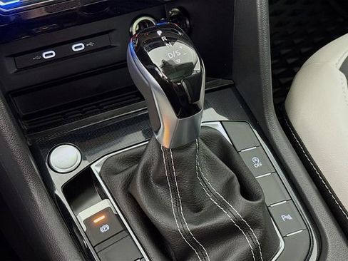 New 2025 Volkswagen Taos SE image 17