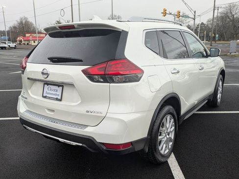 Used 2017 Nissan Rogue SV w/ Sun & Sound Touring Package image 5
