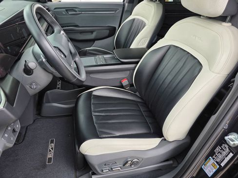 Used 2026 Kia EV9 GT-Line AWD/4WD image 12