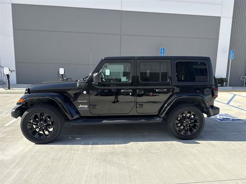 Used 2023 Jeep Wrangler Unlimited Sahara w/ Cold Weather Group image 6